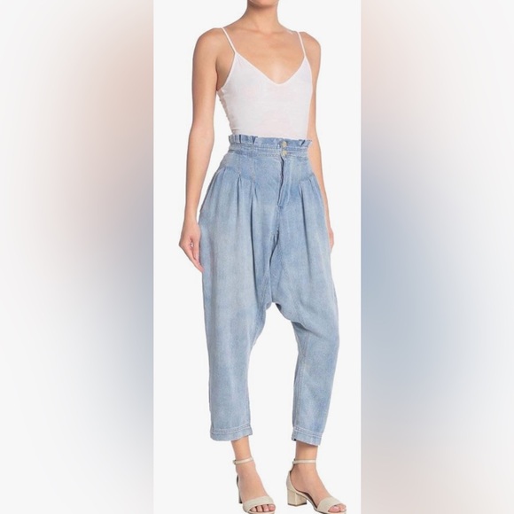 We The Free Denim - WE THE FREE Mover‎ and Shaker High Waist denim Paper Bag Jeans. Women size 0